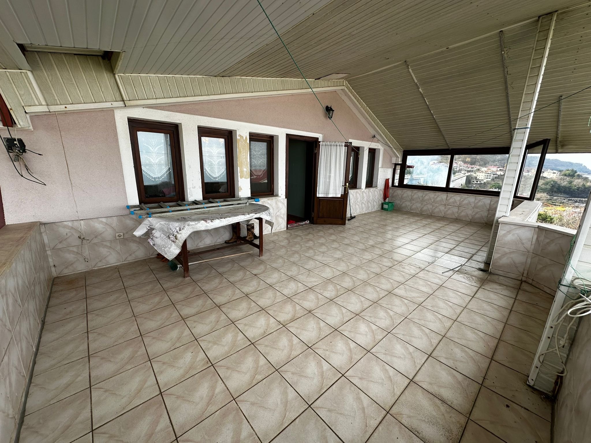 MABEL GAYRİMENKUL/ADACIKTA DENİZ MANZARALI 3 KATLI SATILIK VİLLA